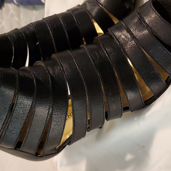 Arturo Chiang black open toe heels with gold zipper. 7.5 - Picture 4 of 7